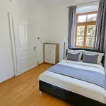 דירה Charming In Sunny Village *