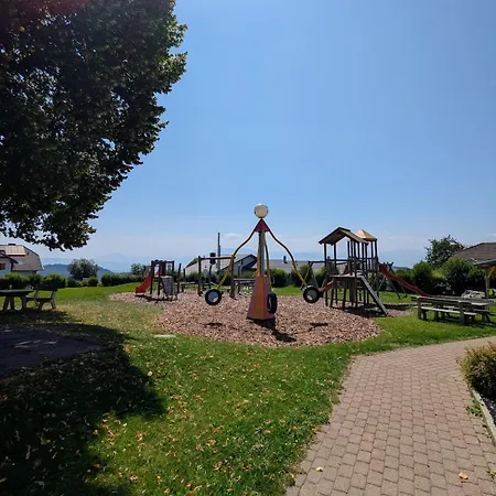 アパート Charming In Sunny Village